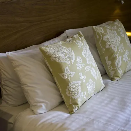 The Coppice - Including Off-site Health Club بيت ضيافة