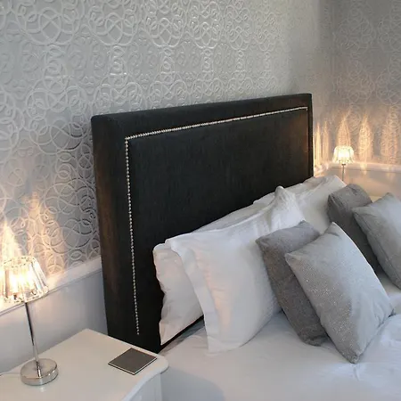 The Coppice - Including Off-site Health Club بيت ضيافة