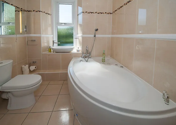 The Coppice - Including Off-site Health Club Guest house