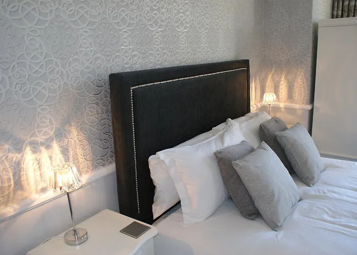 The Coppice - Including Off-site Health Club Guest house