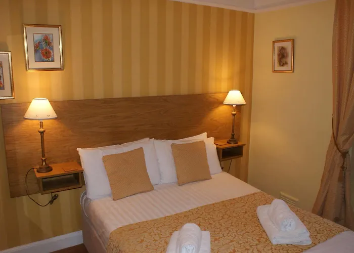 The Coppice - Including Off-site Health Club Guest house